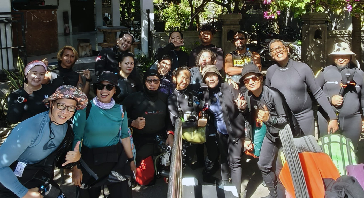 Grup penyelam siap turun